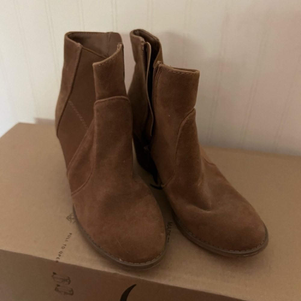 Brown ankle boots